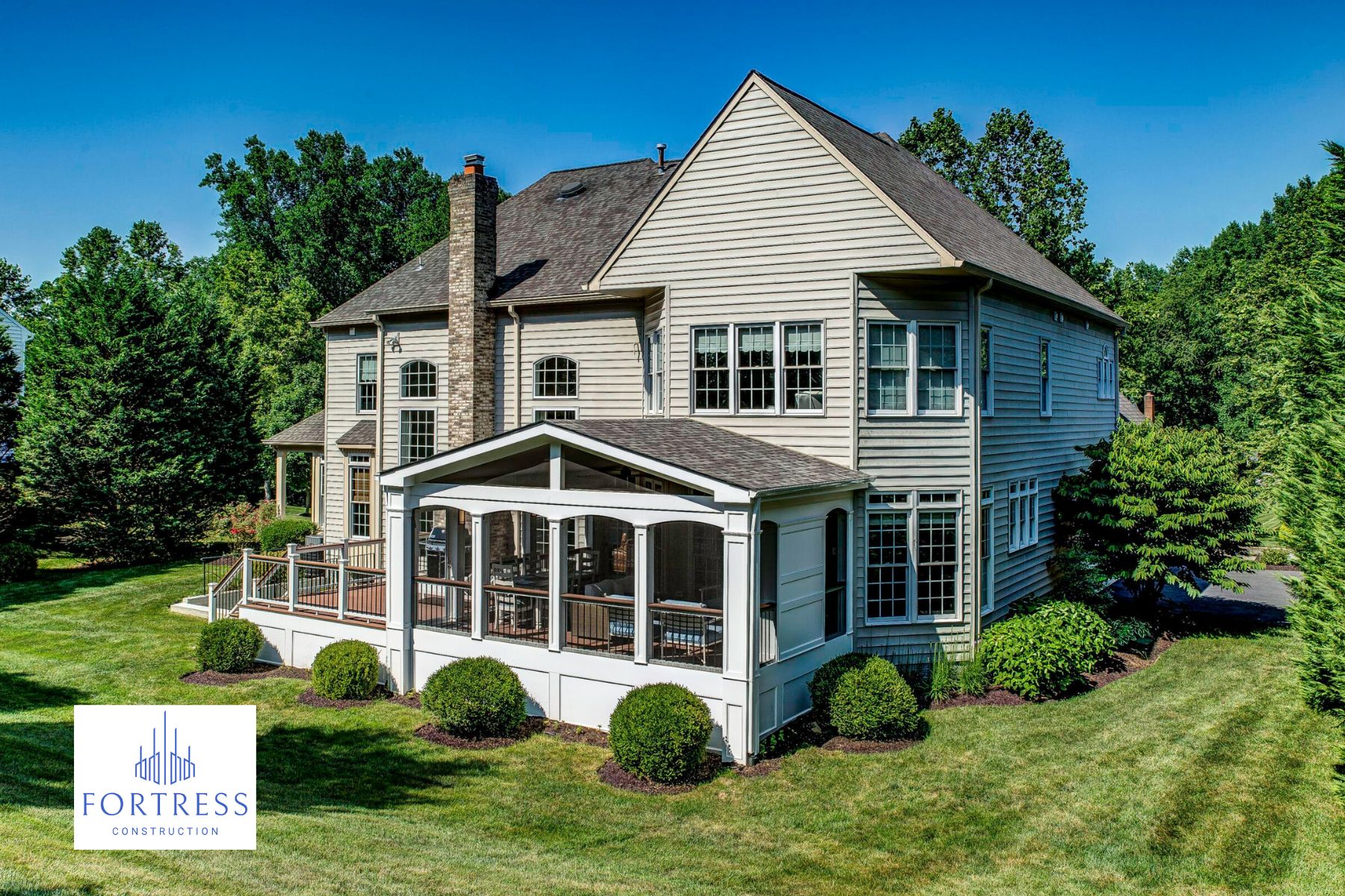 ScreenedIn Porches vs. Open Decks Making the Right Outdoor Living Choice